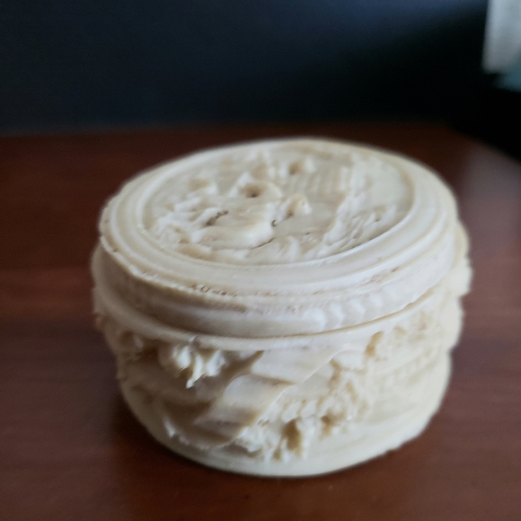 Hand Carved Bone Trinket Box Oval - Picture 3 of 8